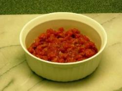 Рецепт - Соус Сальса - Шаг 2 -  Нарезаем мелкими кубиками помидоры. Сливаем сок и кладем в миску.