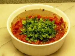 Рецепт - Соус Сальса - Шаг 4 -  Грубо нарезать кинзу и добавить её в Сальса.