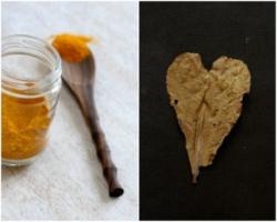 Рецепт - Витаминный напиток долголетия - Шаг 1 - Доведите до кипения два стакана воды. В кувшинчик влейте еще два стакана, я обычно использую кипяченую остывшую воду, а сестра просто берет фильтрованную. Подготовьте все специи и имбирь. Я обычно чищу и тру на терочке.