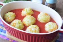 Рецепт - Овощные фрикадельки - Шаг 8 -  Залейте фрикадельки томатным соусом — разведенной томатной пастой с водой. Воды используйте примерно 180-200 грамм.