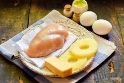 Рецепт - Салат Царский с ананасами - Шаг 1 - Подготовьте все необходимые ингредиенты.