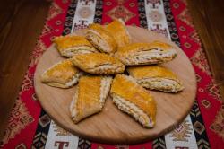 Рецепт - Ереванская гата - Шаг 12 -  Ереванская гата готова. Можно звать всех к чаю! Это необыкновенно вкусное лакомство! 