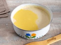 Рецепт - Медовые вафли - Шаг 4 -  В последнюю очередь добавьте растопленное сливочное масло и перемешайте.