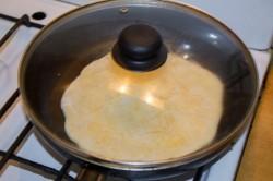 Рецепт - ХАЧАПУРИ С СЫРОМ НА СКОВОРОДЕ - Шаг 22 -  Выпекаем на сухой сковороде под крышкой на слабом огне до золотистого цвета