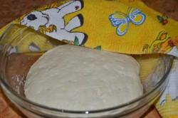 Рецепт - ХАЧАПУРИ ПО-МЕГРЕЛЬСКИ - Шаг 5 -  За это время дрожжи активно заработают и тесто увеличится в объеме в 1,5-2 раза.