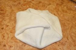 Рецепт - ХАЧАПУРИ ПО-МЕГРЕЛЬСКИ - Шаг 9 -  Соберите края теста к центру и защипите их.