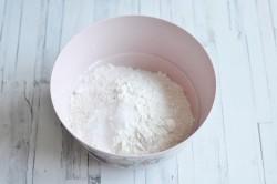 Рецепт - ДОМАШНИЕ ХАЧАПУРИ С СЫРОМ НА КЕФИРЕ - Шаг 2 -  120 мл кефира