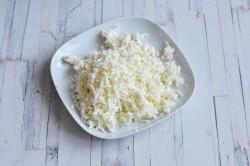 Рецепт - ДОМАШНИЕ ХАЧАПУРИ С СЫРОМ НА КЕФИРЕ - Шаг 8 -  ч. л. соли