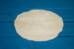 Рецепт - ХАЧАПУРИ НА КЕФИРЕ НА СКОВОРОДЕ - Шаг 9 -  Каждую часть раскатываем