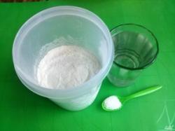 Рецепт - Хинкали - Шаг 1 - Для теста нам понадобится: мука, холодная вода и соль. Соотношение муки и воды 2:1.