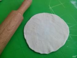 Рецепт - Хинкали - Шаг 8 -  Каждый кусочек раскатайте в тонкую лепешку величиной с блюдце.