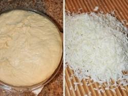 Рецепт - ХАЧАПУРИ НА МОЛОКЕ С СЫРОМ - Шаг 3 -  Когда тесто поднимется, сыр натрите на крупной терке