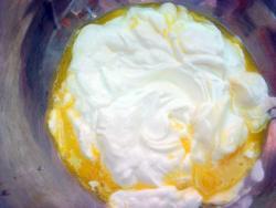 Рецепт - ХАЧАПУРИ С СЫРОМ В ДУХОВКЕ ОСОБЕННЫЙ - Шаг 2 -  Все взбить венчиком.