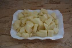 Рецепт - Борщ - Шаг 3 -  Капусту белокочанную нарезать соломкой.